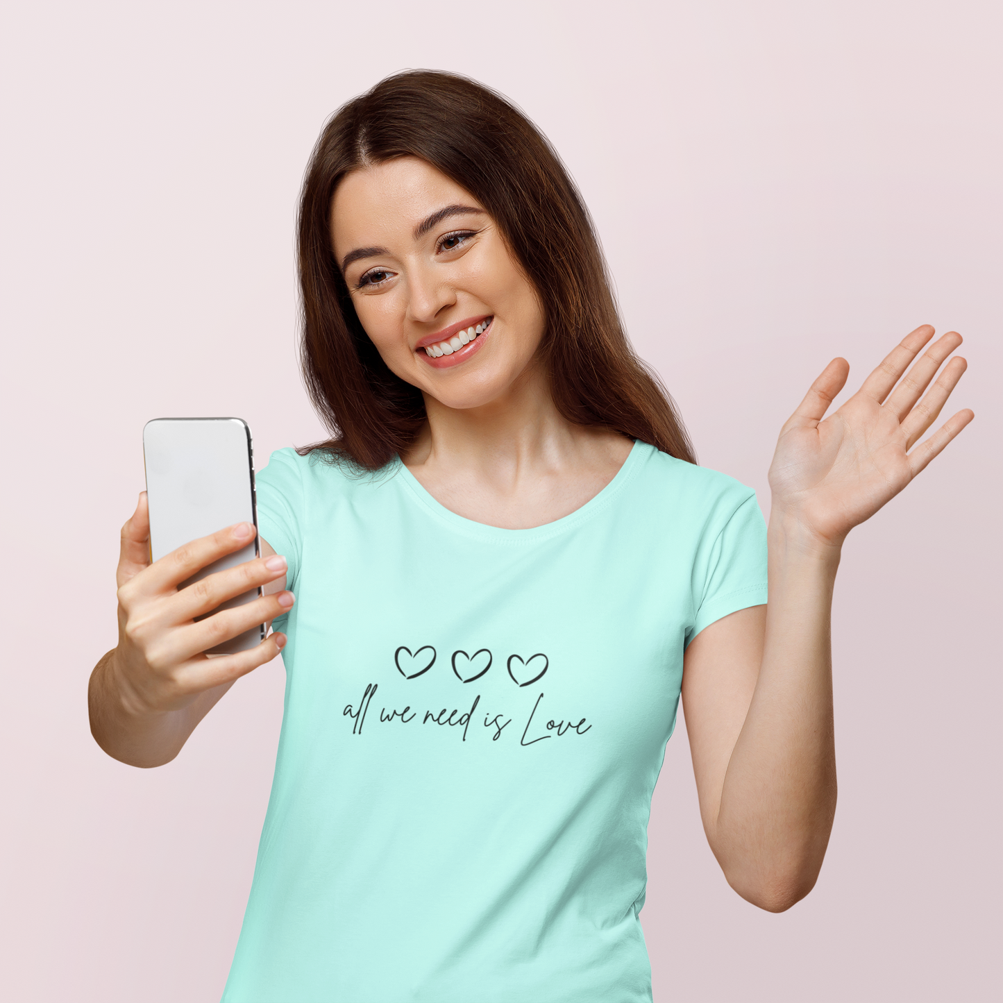 T-SHIRTS FEMMES All We Need Is Love